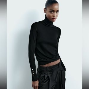 ZARA BASIC BLACK TURTLENECK. BNWOT. MEDIUM